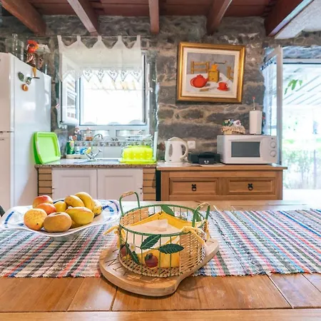 Cyane & Vigo's Cottage, Caminho Do Massapez, N.º40 Chalet