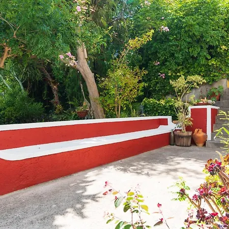 Cyane & Vigo's Cottage, Caminho Do Massapez, N.º40 *